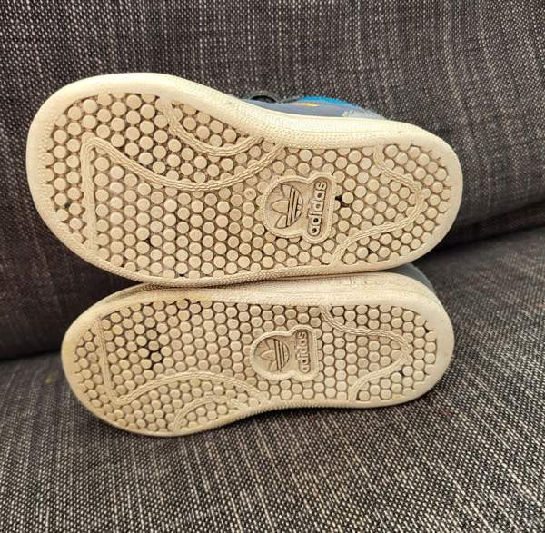 Adidas tarralenkkarit koko 22 Вантаа - изображение 4