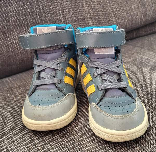 Adidas tarralenkkarit koko 22 Вантаа - изображение 1