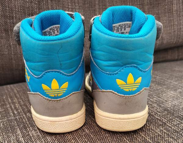 Adidas tarralenkkarit koko 22 Вантаа - изображение 3