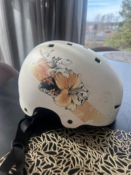 Skate - ja pyöräilykypärä Warp koko 56-58 Espoo - valokuva 1