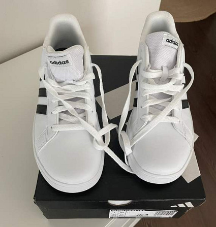 VARATTU! Adidas -tennarit Helsinki – foto 2