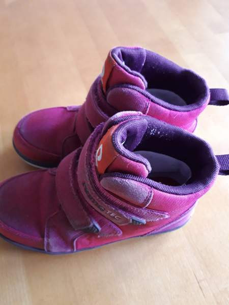 Varsilenkkarit. Koko 31. Punaiset. Вантаа - изображение 2