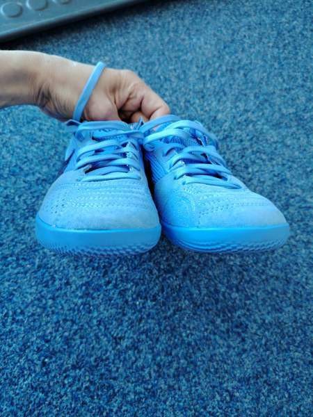 Jalkapallokengät asfaltille Espoo - valokuva 3