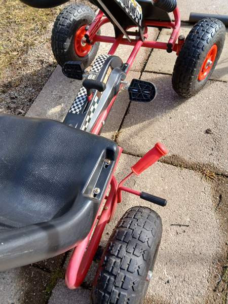 Varattu: Punainen polkuauto säädettävällä istuimella Иматра - изображение 3