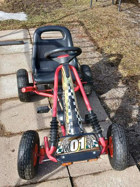 Varattu: Punainen polkuauto säädettävällä istuimella Иматра - изображение 1