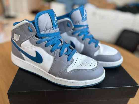 Nike Air Jordan 1 Mid (GS) Tuusula