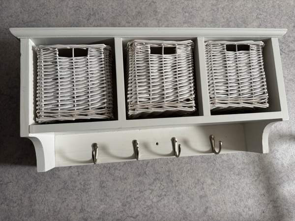 Seinähylly koreilla ja naulakolla Kajaani – foto 1