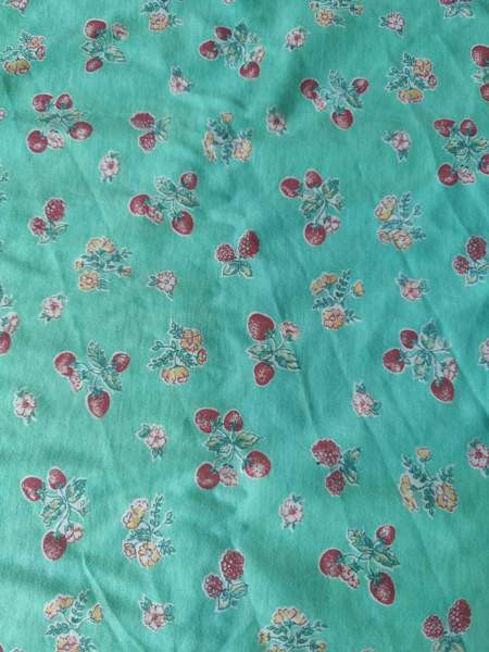 Trikookangaspala mansikka kuviolla 107 x 168 cm, Hki-Klaukkala 5 euroa Helsinki - photo 1