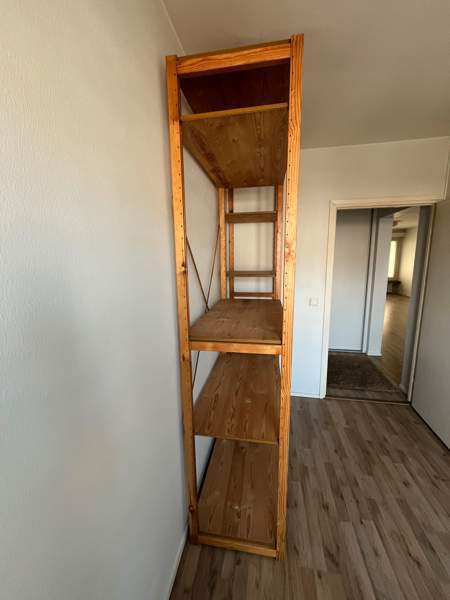 Puinen syvä hyllykkö (varattu) Helsinki - valokuva 3