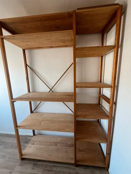 Puinen syvä hyllykkö (varattu) Helsinki - valokuva 1