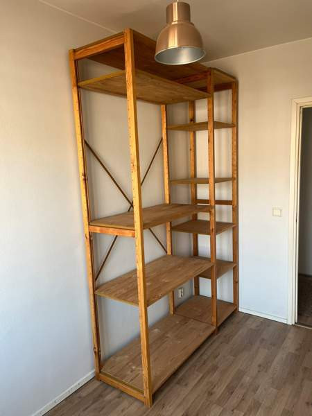 Puinen syvä hyllykkö (varattu) Helsinki - valokuva 2