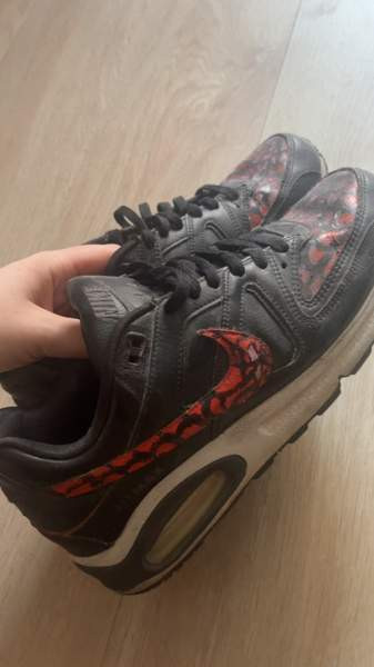 Air max kengät spiderman maalauksilla Helsinki - valokuva 5