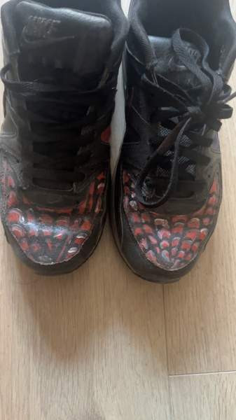 Air max kengät spiderman maalauksilla Helsinki - valokuva 2