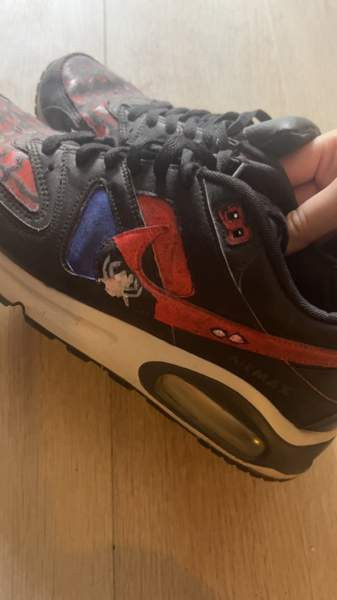 Air max kengät spiderman maalauksilla Helsinki - valokuva 4