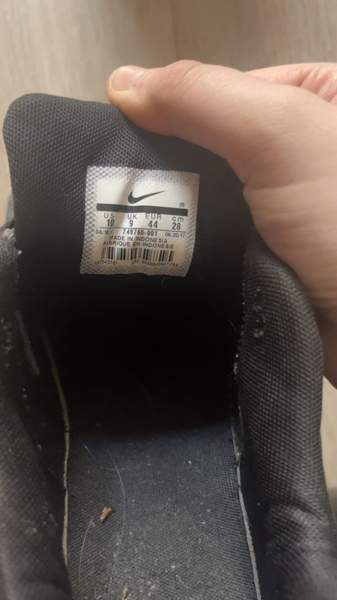 Air max kengät spiderman maalauksilla Helsinki - valokuva 3