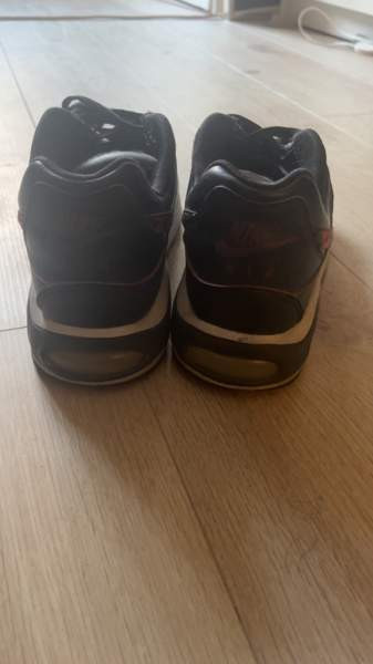 Air max kengät spiderman maalauksilla Helsinki - valokuva 6