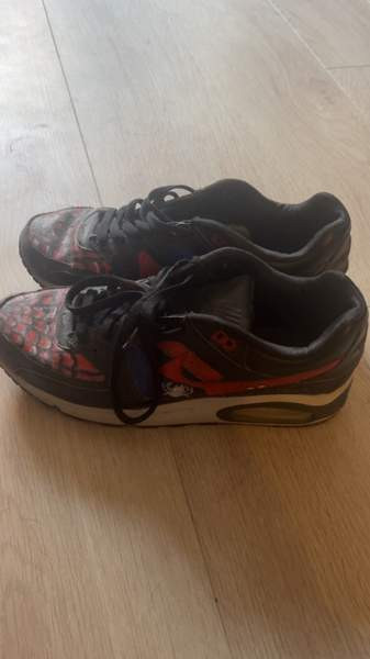 Air max kengät spiderman maalauksilla Helsinki - valokuva 1