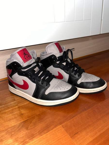 Nike Air Jordan 1 Mid kengät Oulu - valokuva 3