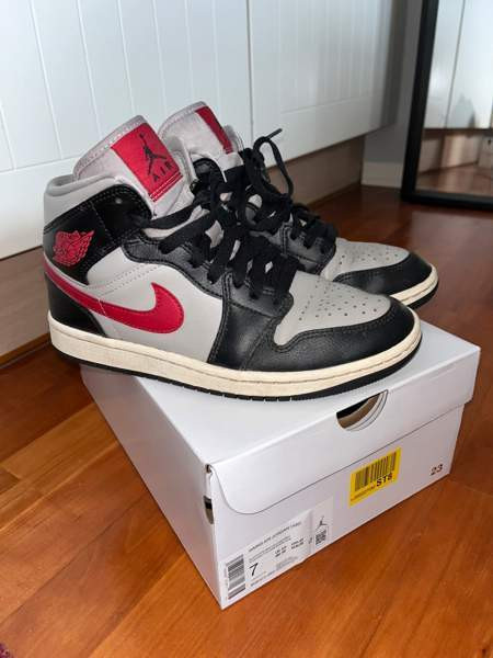 Nike Air Jordan 1 Mid kengät Oulu - valokuva 1