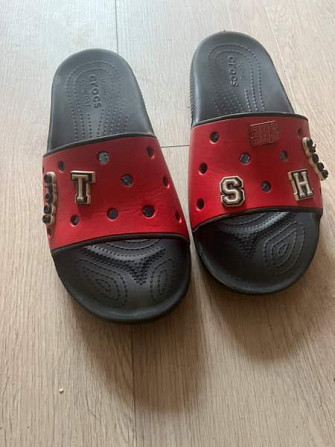 Pirteän väriset Crocs sandaalit ! Helsinki - valokuva 4