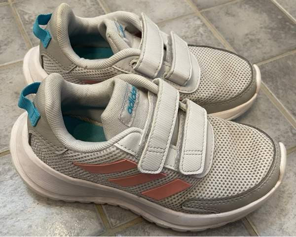 Lasten Adidas lenkkarit Силинъярви - изображение 1