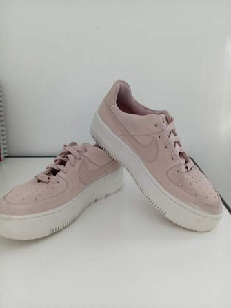 Nike air force vaaleanpunainen Rovaniemi - valokuva 1