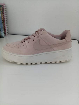 Nike air force vaaleanpunainen Rovaniemi - valokuva 2
