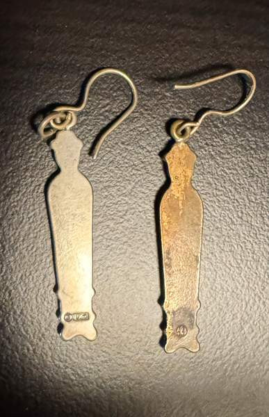 Kalevala Korun Nukkekäädyt: 1 hopeinen, 1 pronssinen korvakoru. Oulu – foto 2