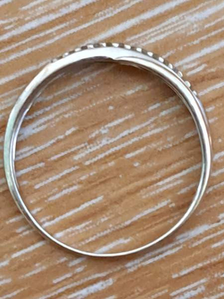 Valkokultainen sormus pienillä timanteilla Oulu – foto 4