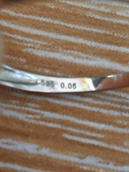 Valkokultainen sormus pienillä timanteilla Oulu – foto 3