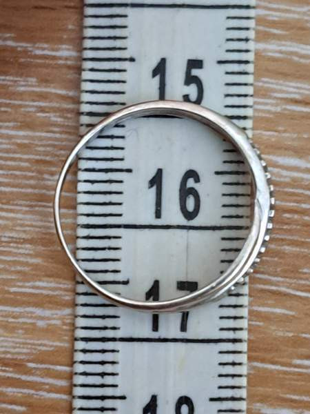 Valkokultainen sormus pienillä timanteilla Oulu – foto 5