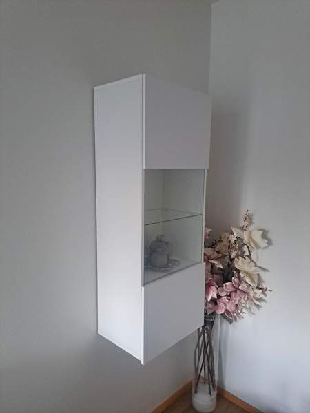 Myydään kaksi valkoista vitriinikaappia yhteensä Helsinki - изображение 4