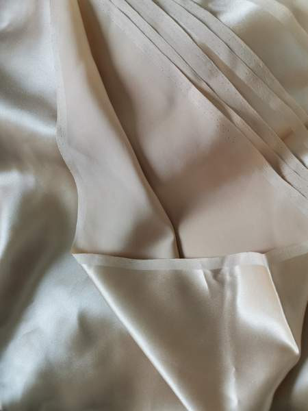 Kullanvärinen silkkikangas Espoo - valokuva 3