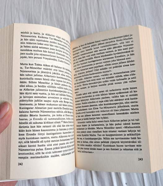 Keskeneräisten tarujen kirja J.R.R. Tolkien pokkari Tampere - photo 4