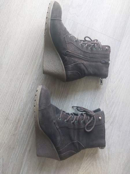 hyvässä kunnossa olevat minisaappaat Helsinki - valokuva 4