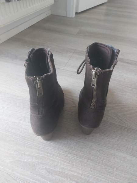 hyvässä kunnossa olevat minisaappaat Helsinki - valokuva 6