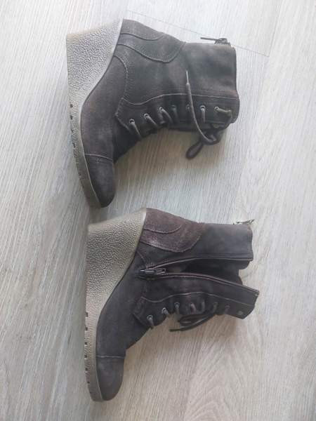 hyvässä kunnossa olevat minisaappaat Helsinki - valokuva 5