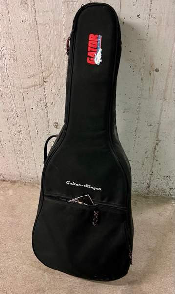 Akustinen kitara kantopussilla Jyvaeskylae – foto 4