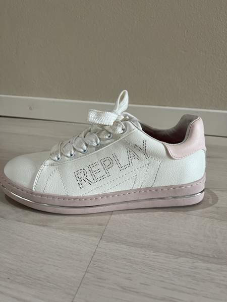 Tyttöjen tennarit Helsinki – foto 2