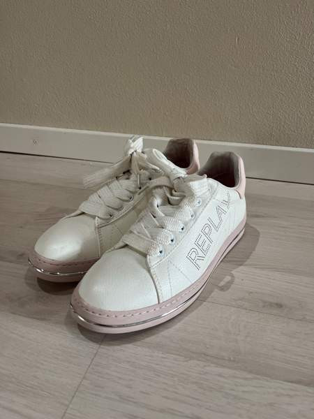 Tyttöjen tennarit Helsinki – foto 1