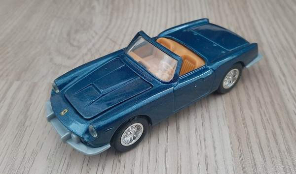 Pienoismalli autot metallia Ferrarit 3kpl Espoo - valokuva 5