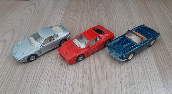 Pienoismalli autot metallia Ferrarit 3kpl Espoo - valokuva 1