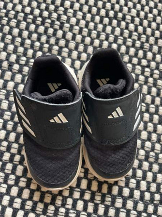 Adidas 21 oikein siistit ja kevyet tarralenkkarit Vantaa - photo 2