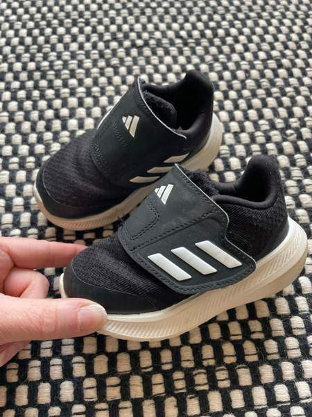 Adidas 21 oikein siistit ja kevyet tarralenkkarit Vantaa - photo 1