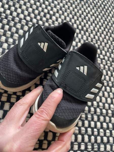 Adidas 21 oikein siistit ja kevyet tarralenkkarit Vantaa - photo 6