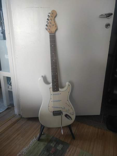 Harley Benton sähkökitara Joensuu - valokuva 1