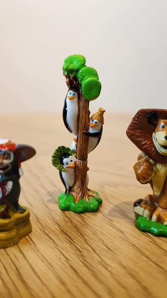 Kinder Madagaskar ja karate apina Jaervenpaeae - photo 4