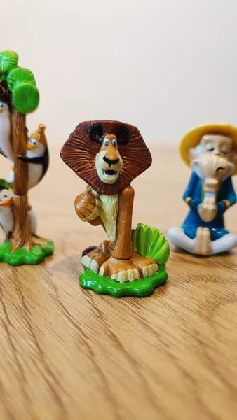 Kinder Madagaskar ja karate apina Jaervenpaeae - photo 3