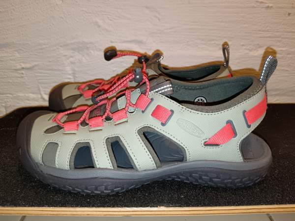 Käyttämättömät Keen Solr urheilusandaalit (25 cm/EU 38,5) Espoo - valokuva 2