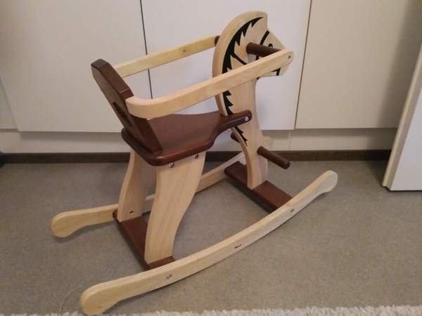 Puinen keinuhevonen Kangasala - valokuva 3